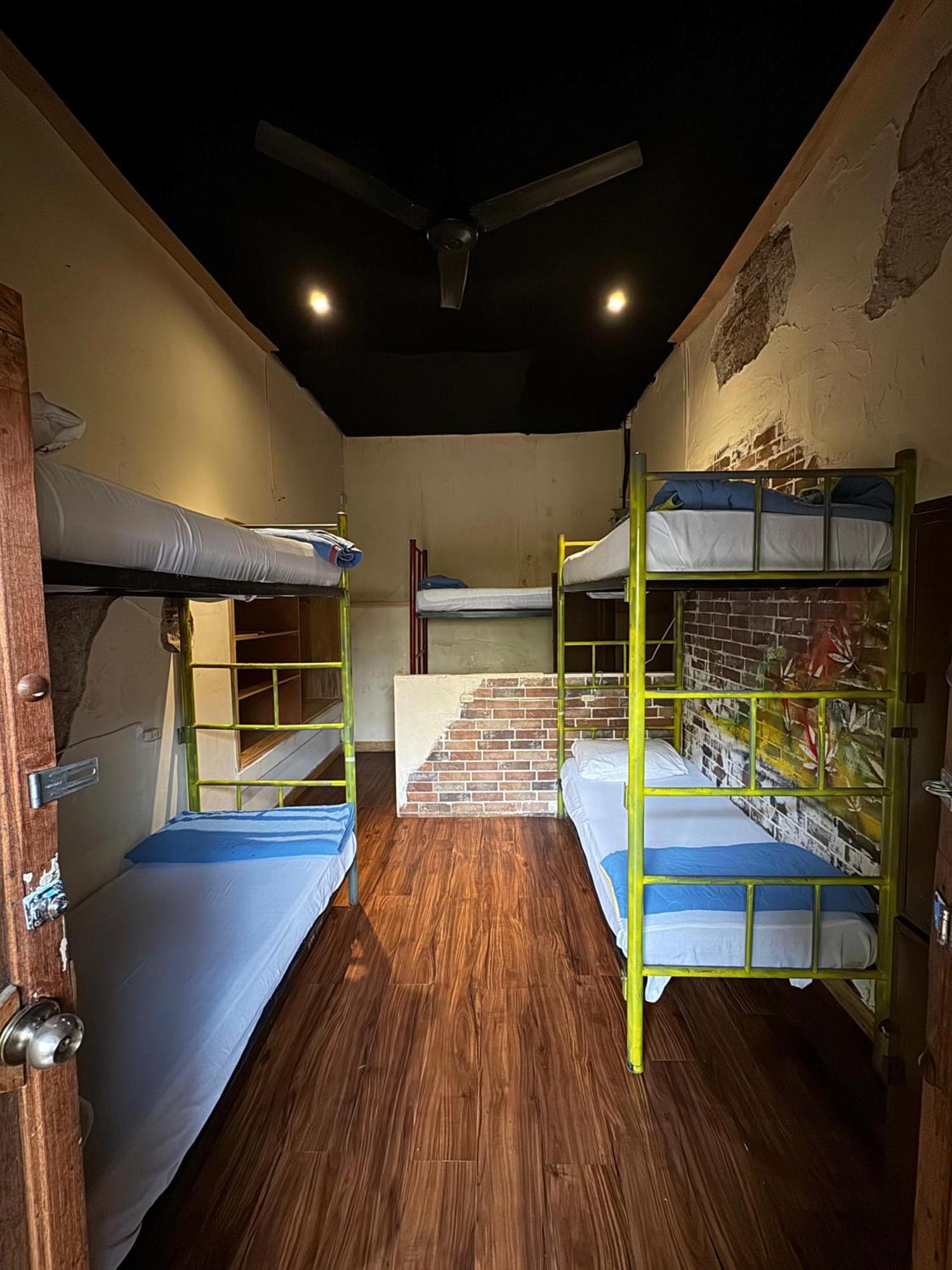 Volko Party Hostel Antigua Bilik gambar